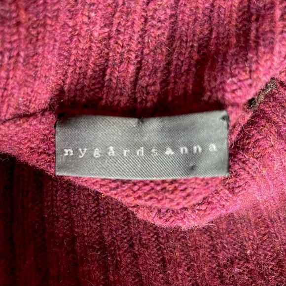 Nygardsanna Purple Red 100% Wool Turtleneck Sweater - Picture 2 of 3